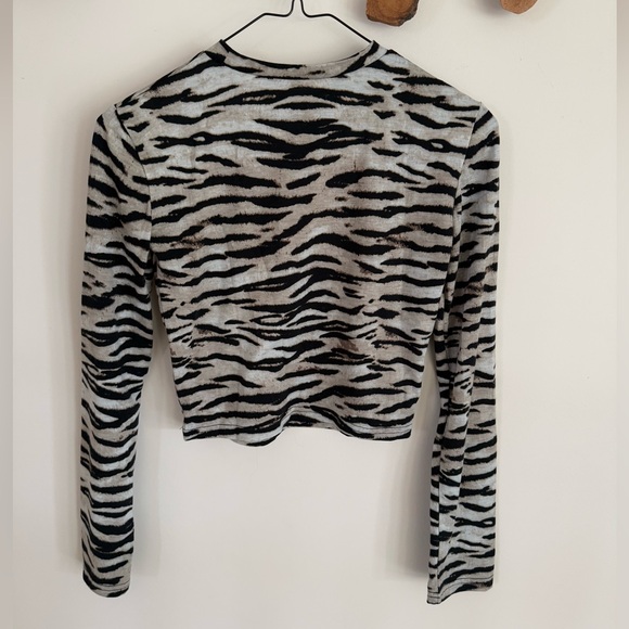 Animal Print Long Sleeve - Picture 2 of 4